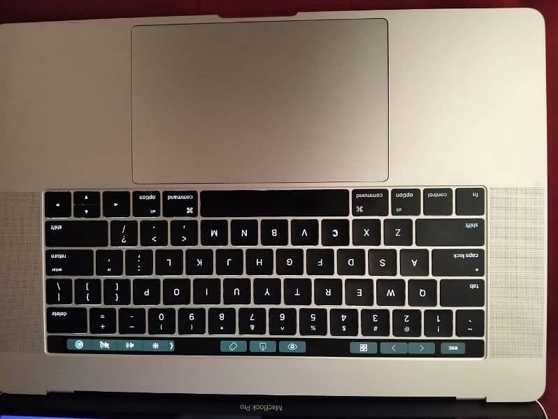 MacBook pro 2016 - 15" - 16/512 with 2 GB Radeon GPU 3