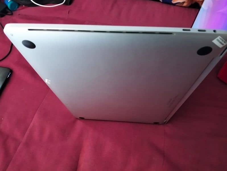 MacBook pro 2016 - 15" - 16/512 with 2 GB Radeon GPU 6