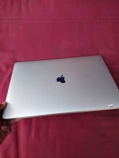 MacBook pro 2016 - 15" - 16/512 with 2 GB Radeon GPU