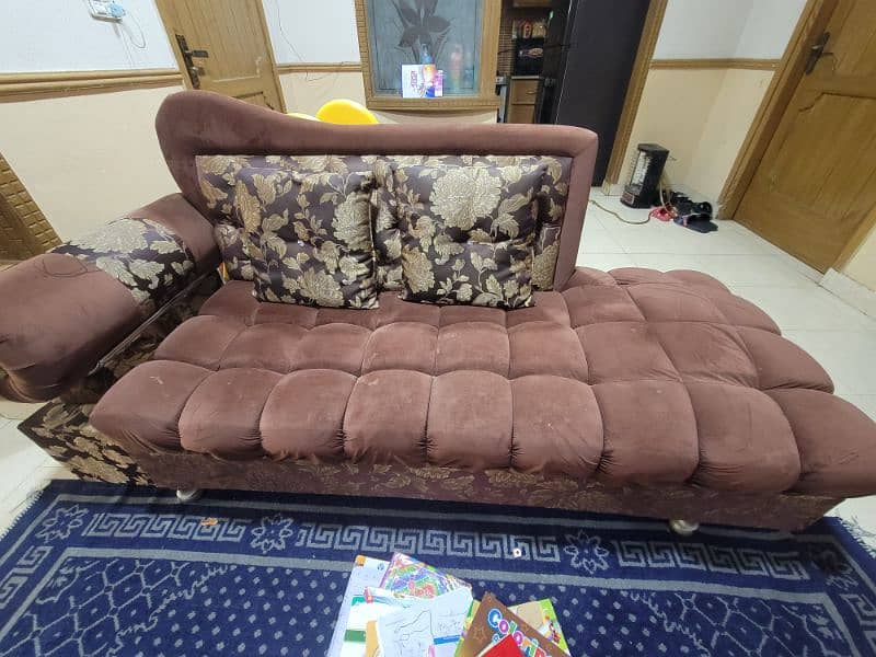 Dewan Sofa with 2 cushions 0