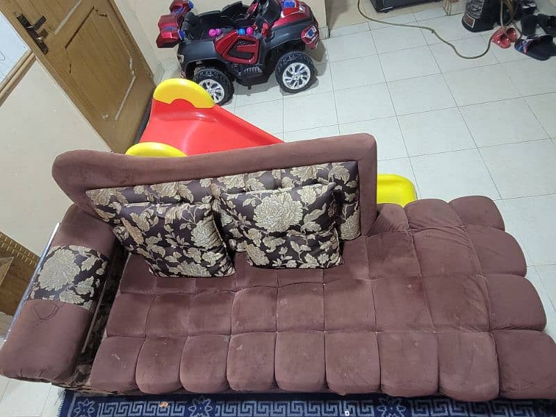 Dewan Sofa with 2 cushions 1