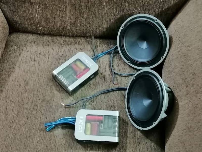 components speakers amplifier woofers players 16