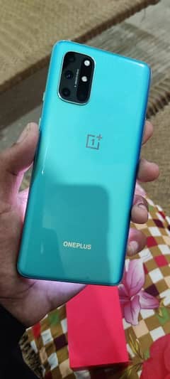 one plus 8t (12/256) with box Charger