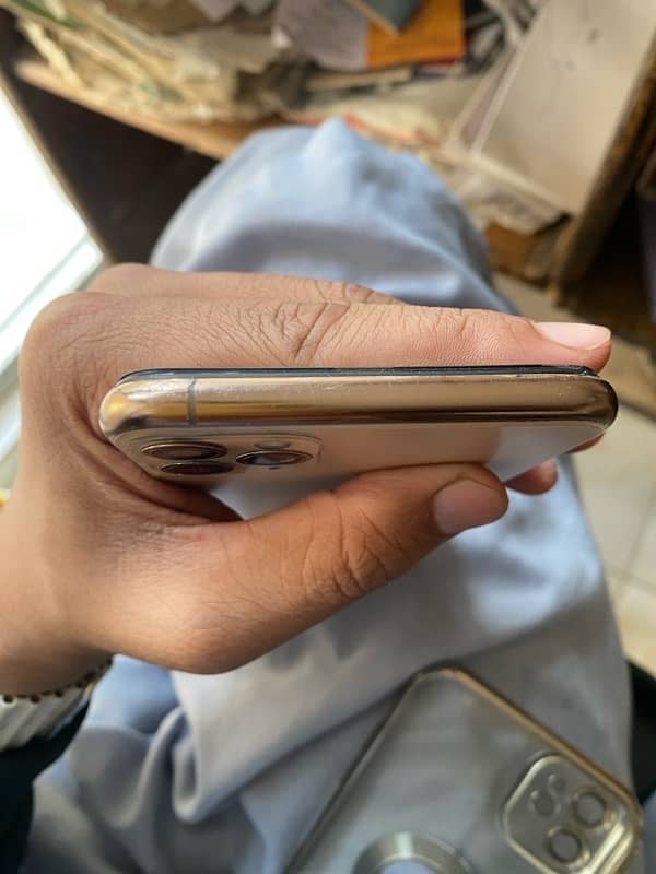 iPhone 11 Pro Max 64 gb physical sim+ e sim 5