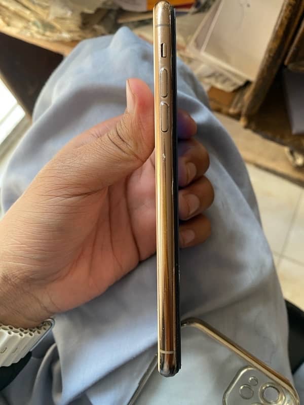 iPhone 11 Pro Max 64 gb physical sim+ e sim 6