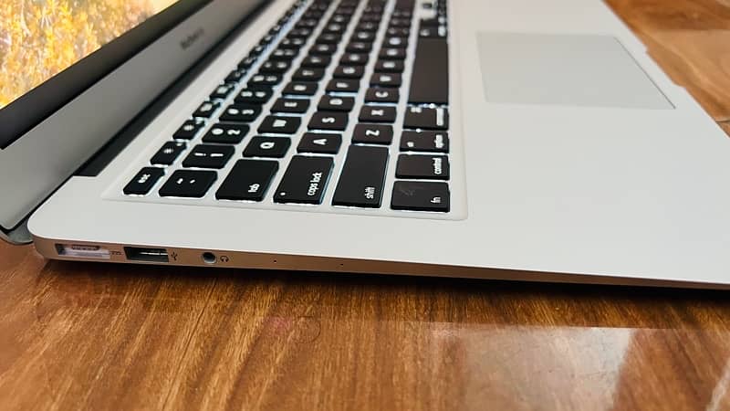 MacBook Air 2017  Core i5 6th generation 3