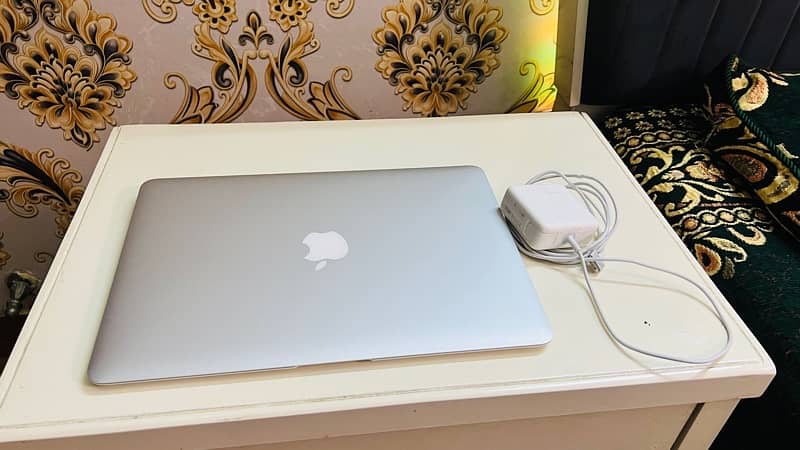 MacBook Air 2017  Core i5 6th generation 5