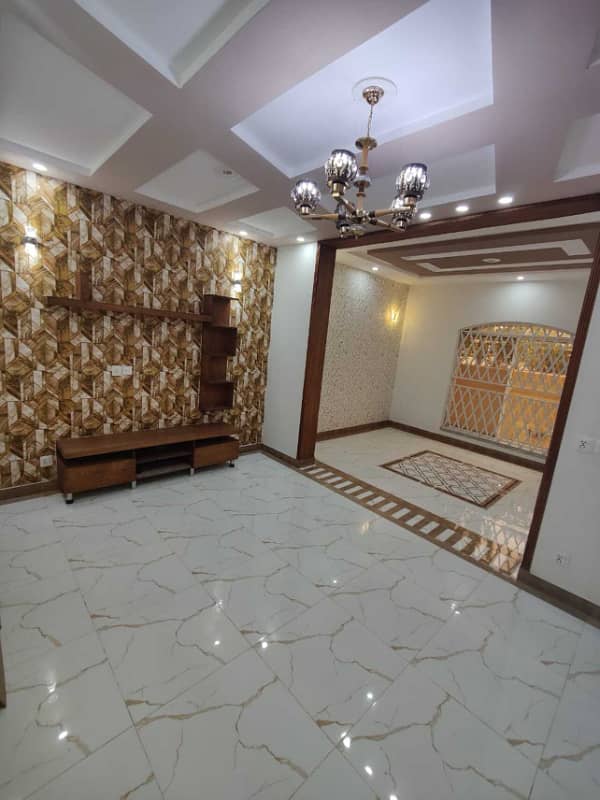 Like Brand New 5 Marla Upper Portion Available For Rent In BB Block Bahria Town Lahore 0