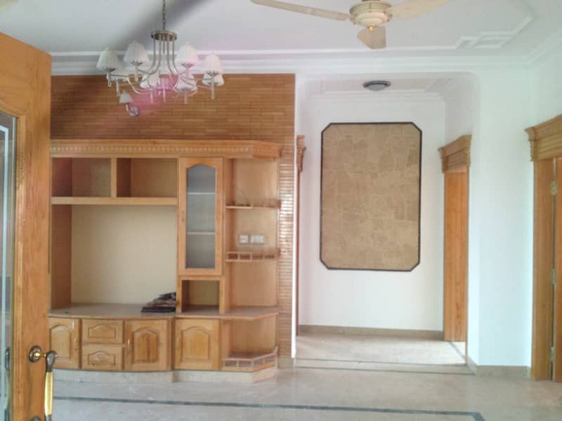 CORNER HOUSE AVAILABLE FOR RENT AT F-11/3 ISLAMABAD 30