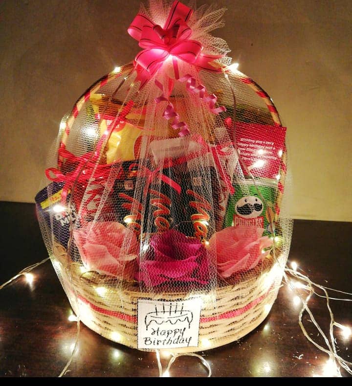 Valentines day Gift Basket Bouquet flowers chocolates 03269413521 3