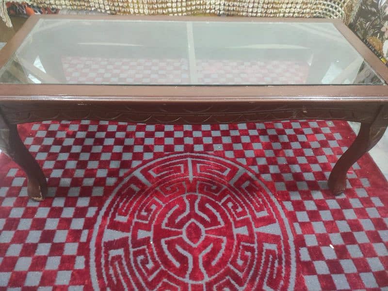 Center table in good condition 0