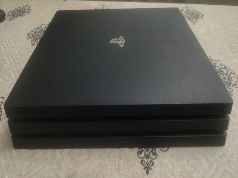 Sony PS4 Pro 1TB – Lightly Used, Blu-ray & Controller 0