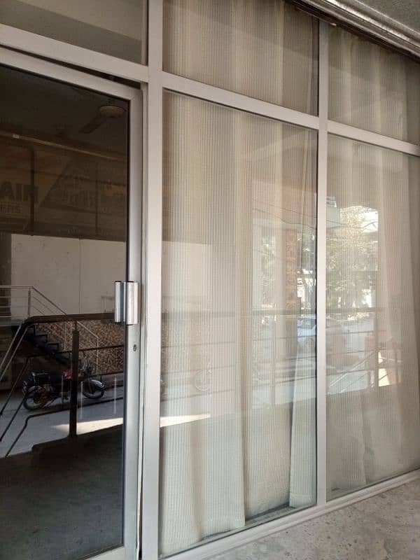 Aluminium glass frame in good condition 1