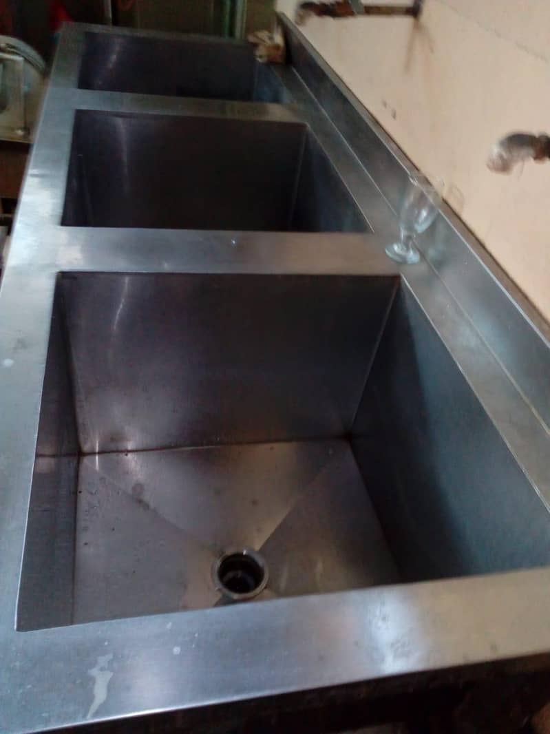 Fryer / Storage / Shawarma / Hot plate / Qeema machine / Kitchen Ite 7