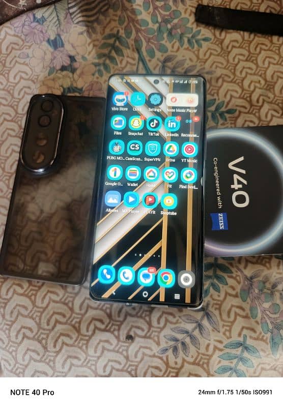 Vivo v 40 1