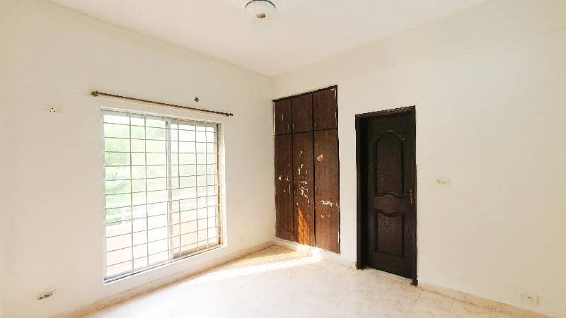 05 MARLA Beautiful Flat Available For Rent IN Askari 11 Sector C 6