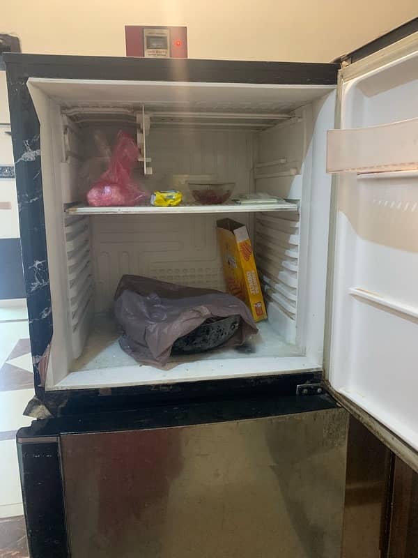 i want to sale my full size fridge 3