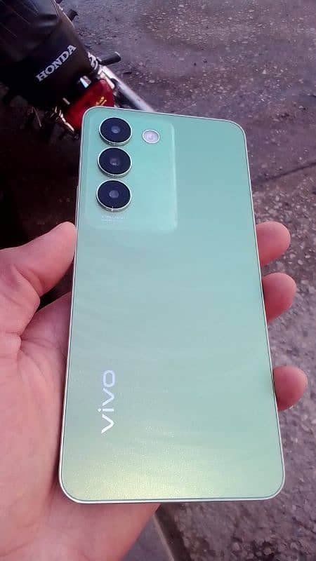 vivo y100 full lush Condition 0