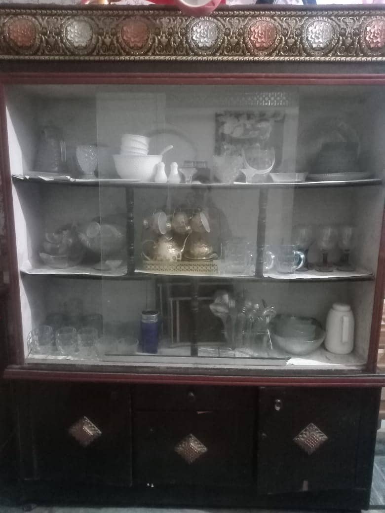 Crockery Cabinet/wardrobe 1