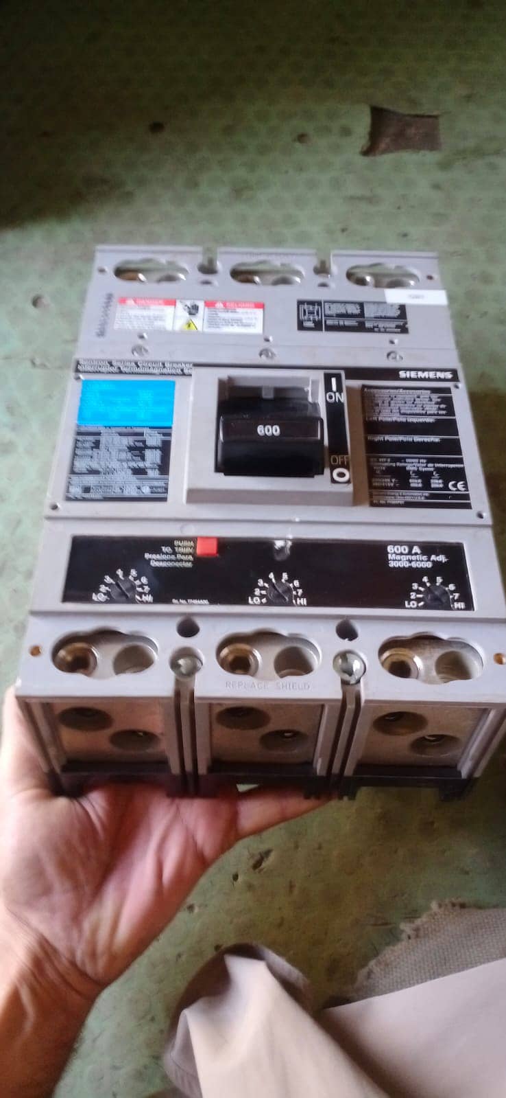 SIEMENS 600 AMP BREAKER 0