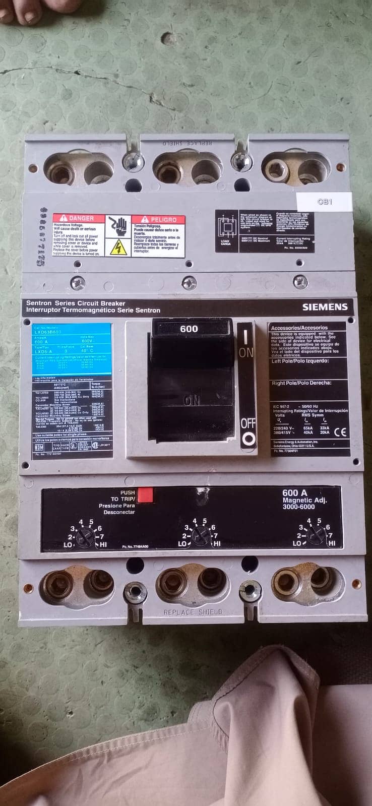 SIEMENS 600 AMP BREAKER 1