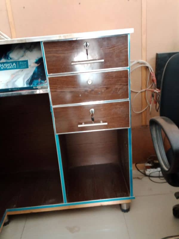 Resection Counter For Sale: Length 6Ft: And Waist 4Ft 7