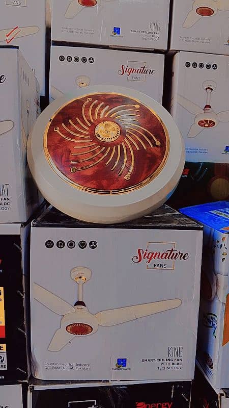 Signature fan Apna koi be porana Fan de aur 5500 rupy de new AC DC le 0