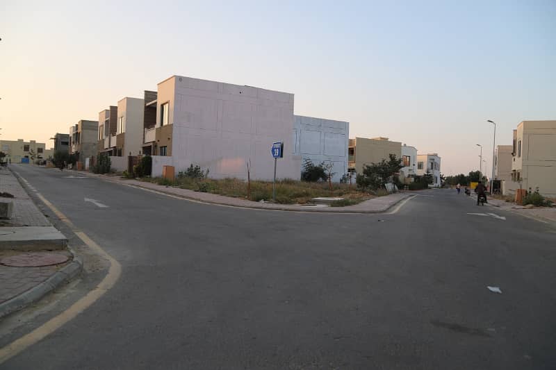 125 SQ YARDS PLOT FOR SALE PRECINCT-27 | | Bahria Town Karachi. 0