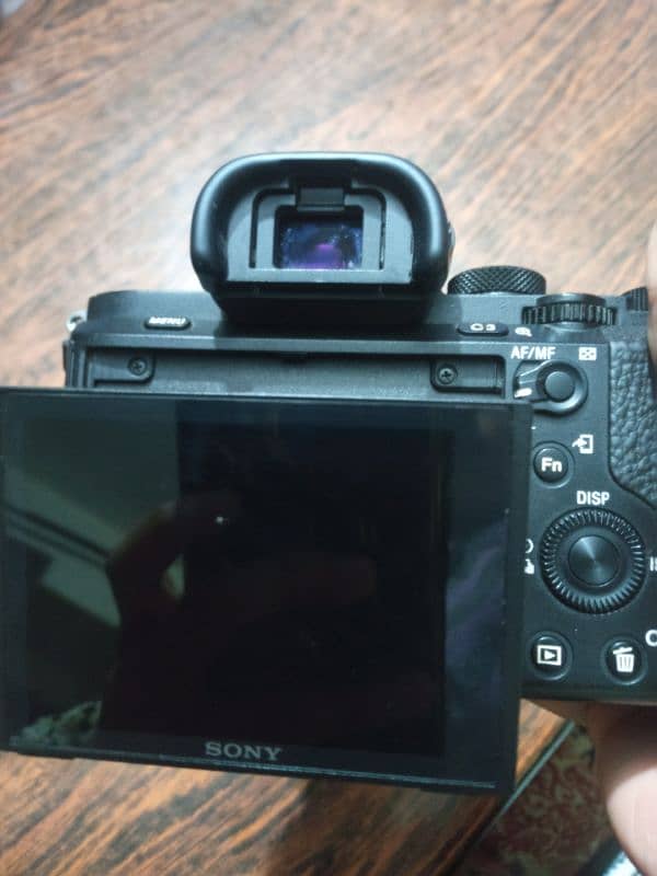 Sony A7ii selling with 28 -70 lense with condition 9/10 1