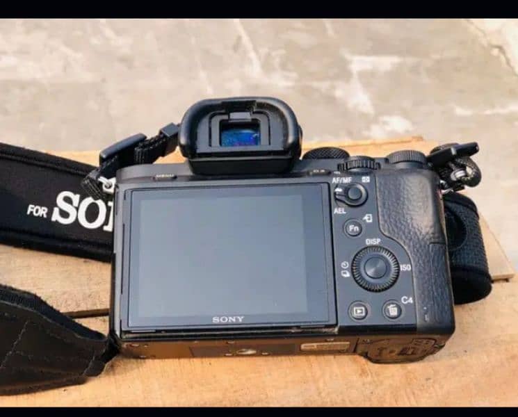 Sony A7ii selling with 28 -70 lense with condition 9/10 5