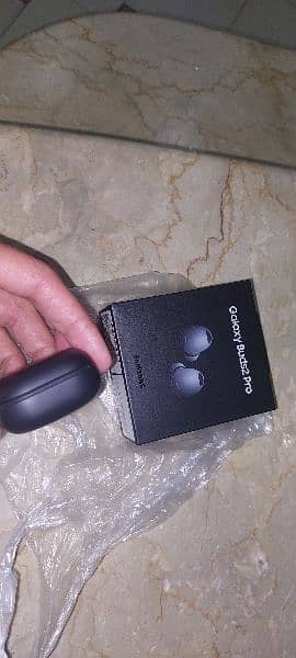 Brandnew Samsung Buds 2 pro(one left piece with orignal case nd box) 7