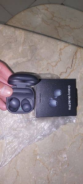 Brandnew Samsung Buds 2 pro(one left piece with orignal case nd box) 9