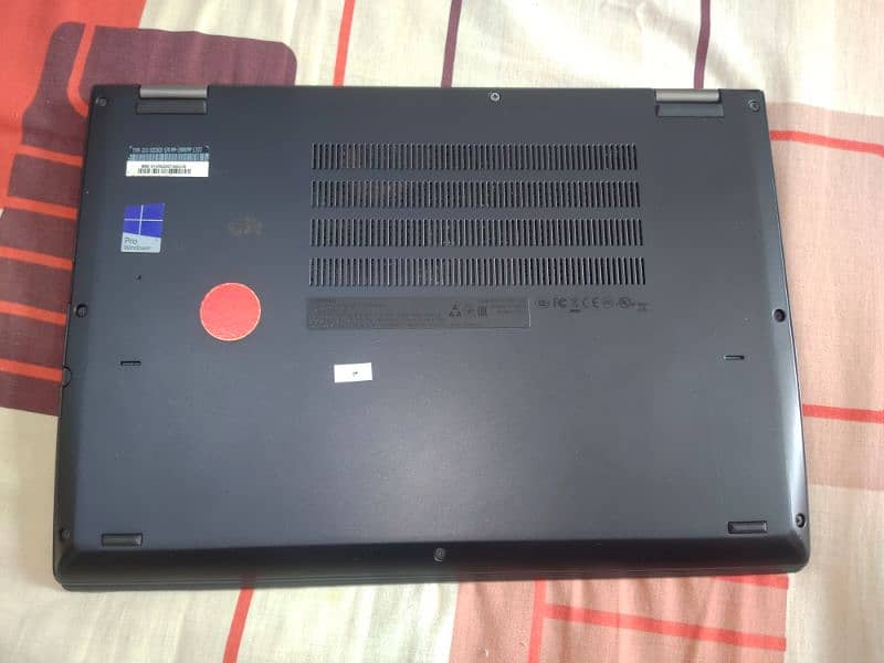 Lenovo Thinkpad Yoga 370 9