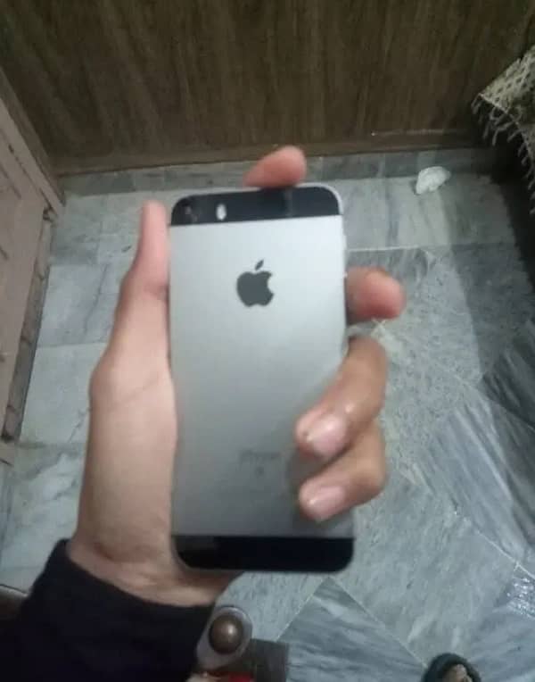 I PHONE SE 2016 1