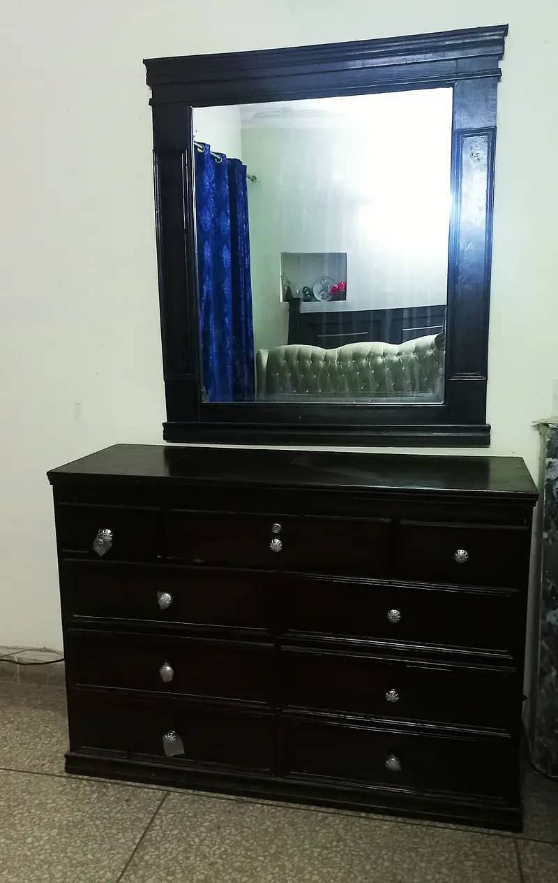 dressing table with large mirror for sale brand new condition 1