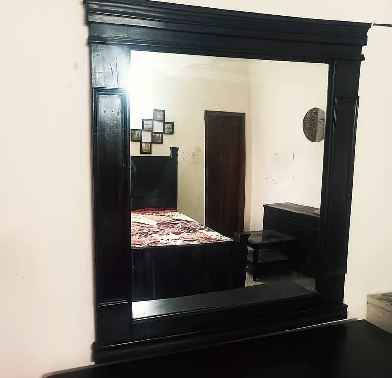 dressing table with large mirror for sale brand new condition 2