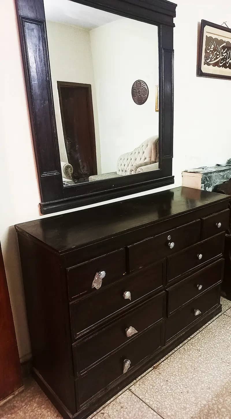 dressing table with large mirror for sale brand new condition 3