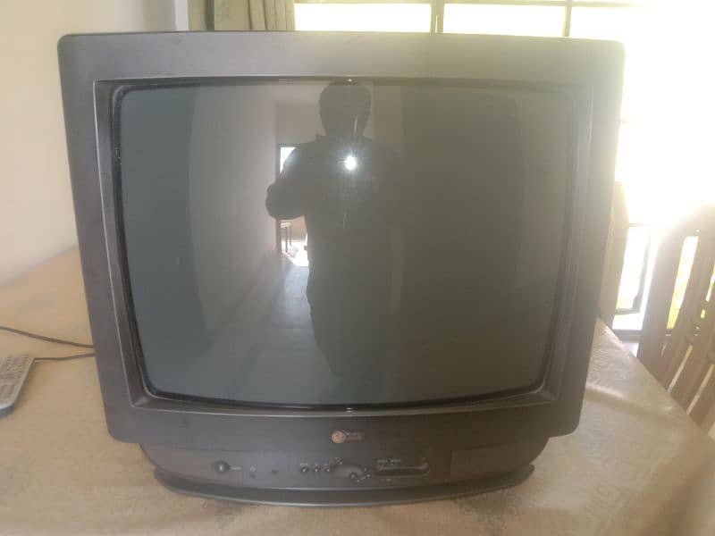 100% working LG tv with 9/10 condition with original remote 0