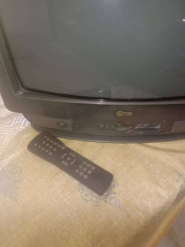 100% working LG tv with 9/10 condition with original remote 5