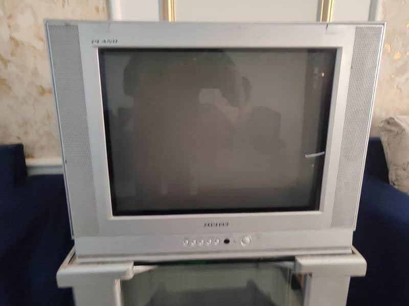 Original Samsung TV with TV Trolly 1