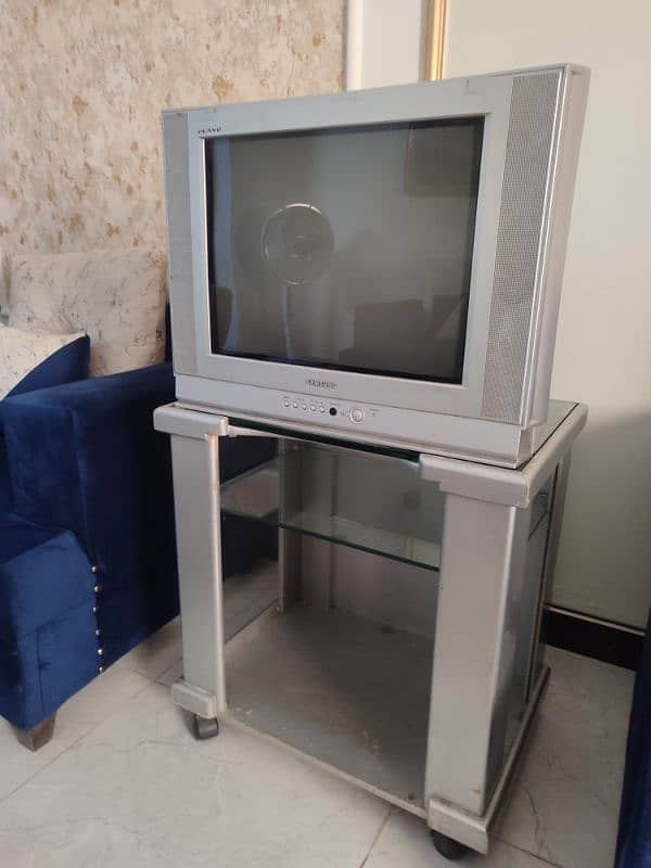 Original Samsung TV with TV Trolly 2