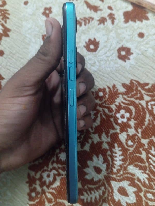 Tecno Spark Go 2023 4/64 with box exchange possible with good storage 3