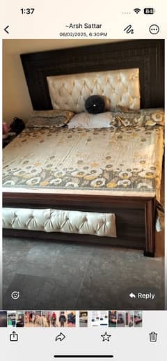 bed / wooden bed