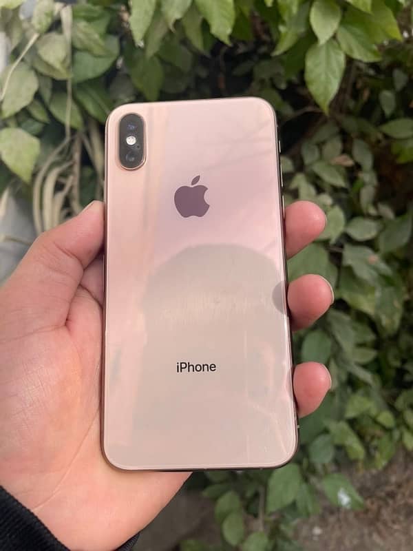 I PHONE XS - GOLD COLOUR , EXCHANGE POSSIBLE 0