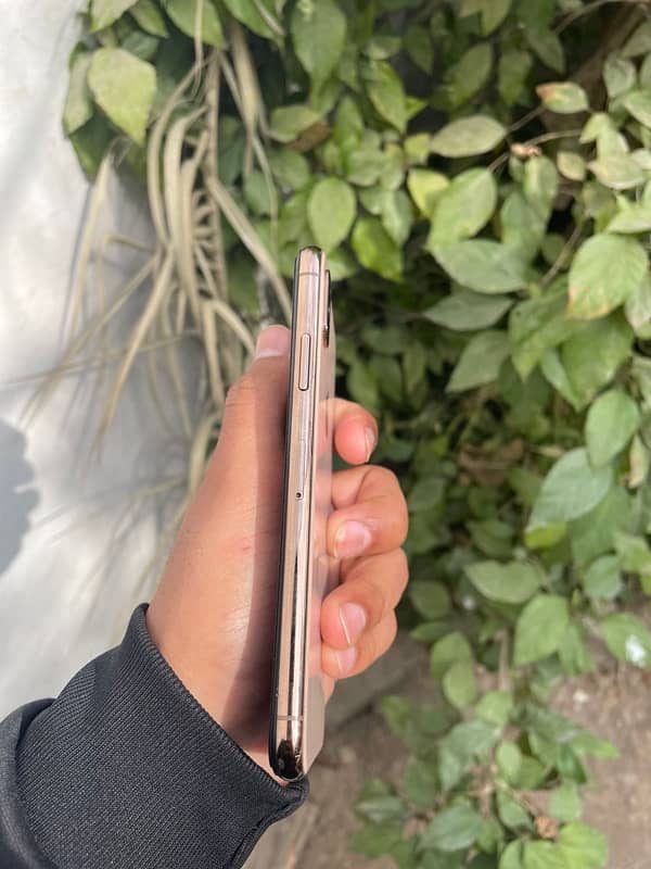 I PHONE XS - GOLD COLOUR , EXCHANGE POSSIBLE 2