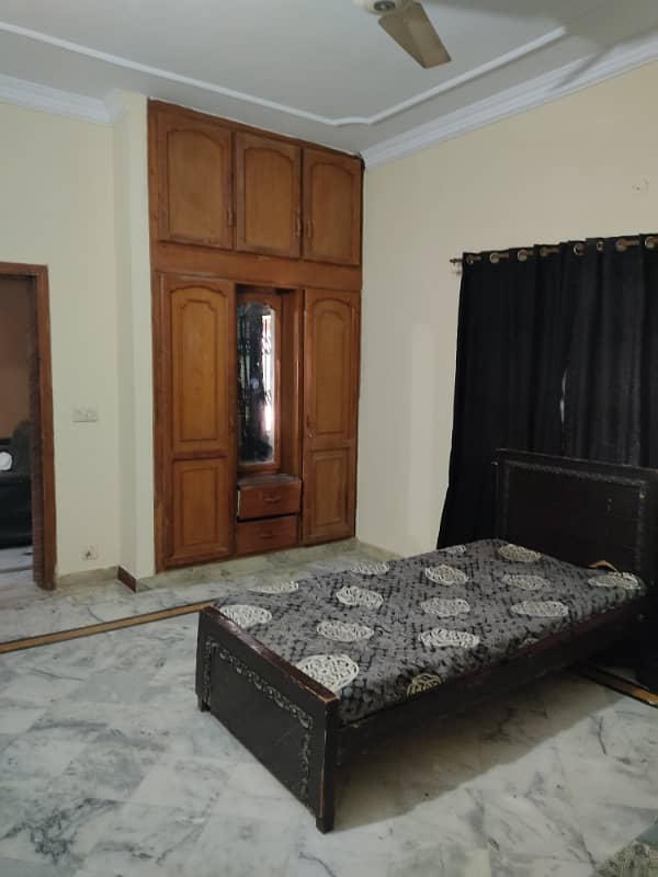 Room for rent in g-11 Islamabad 3