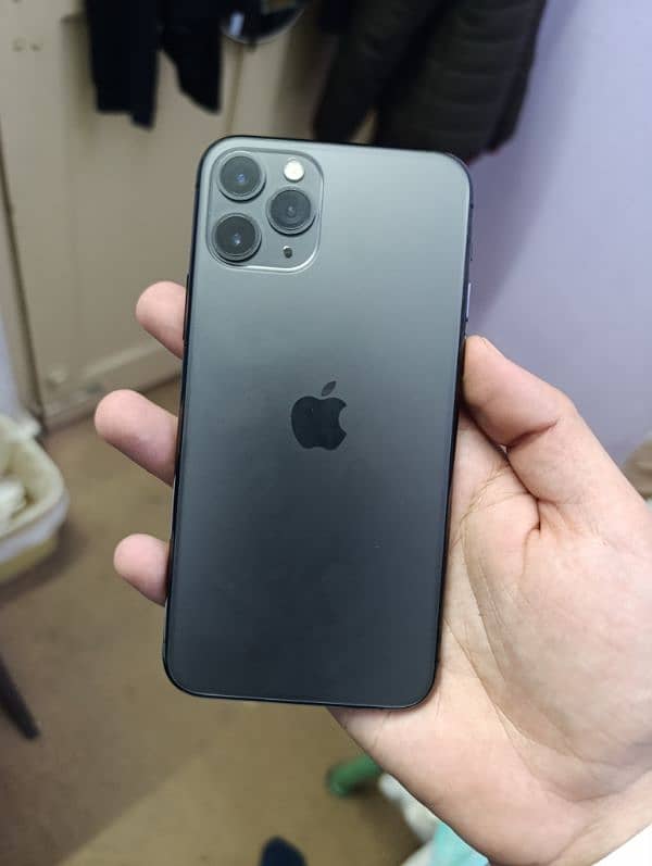 Iphone 11 pro 256gb PTA Approved with box charger 0