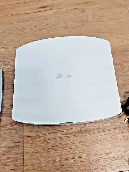 Tplink EAP330 Access Point AC1900 Wireless Dual Band Gigabit Router 1