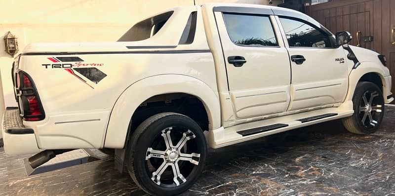 Toyota Hilux 2012 3