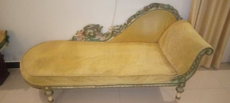 7  Seater  pure solid wood chinioti sofa set with 1 Dewan. 1